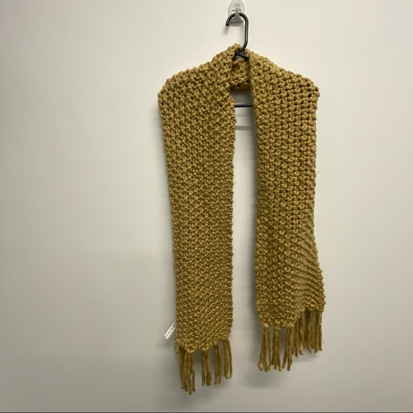 ✨NEW✨ COZY KNIT SCARF AND BEANIE (POMPOM) SET - Picture 2 of 14